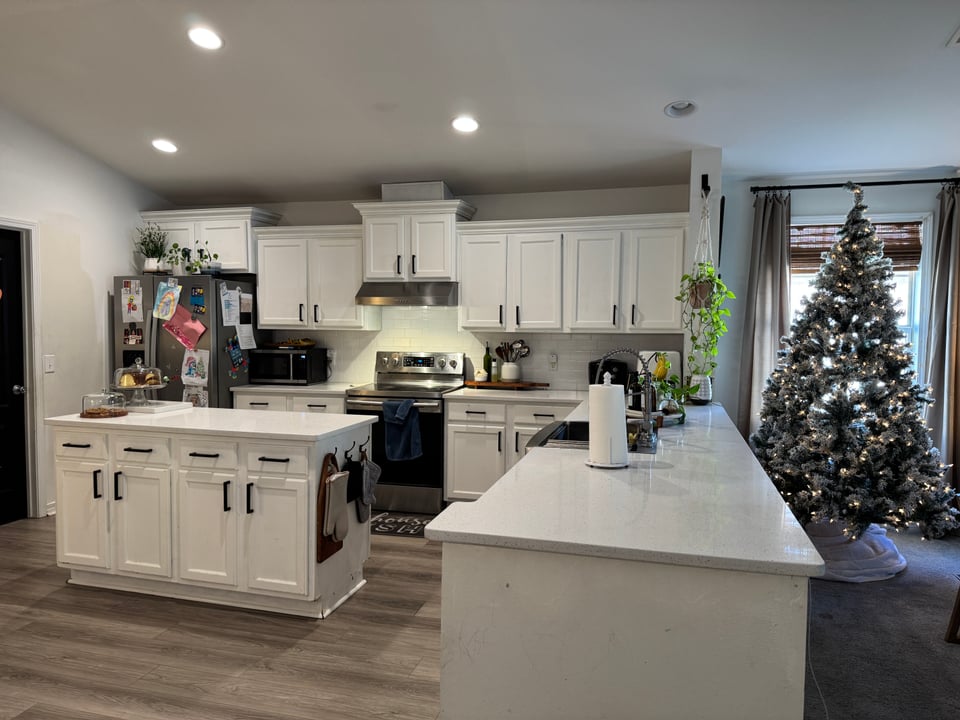 Kitchen at 5860 Arch Ave